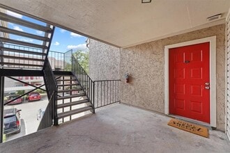 10855 Meadowglen Ln in Houston, TX - Building Photo - Building Photo