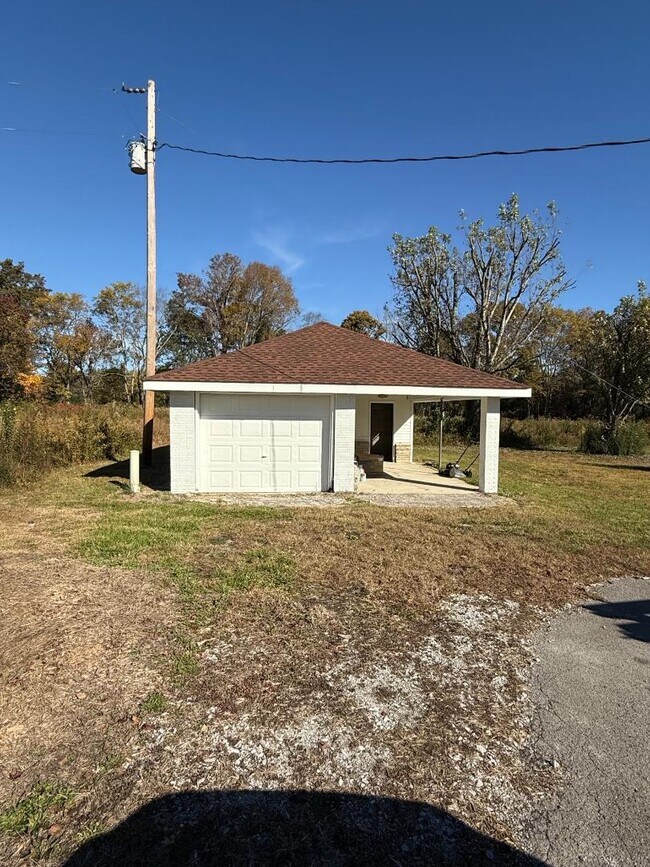 1805 Sparta Hwy in Smithville, TN - Building Photo - Building Photo
