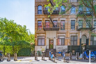540 E 6th St in New York, NY - Foto de edificio - Building Photo