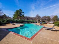 Southcrest Lake in Southaven, MS - Building Photo - Building Photo