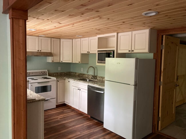 10 Lakemont Cottage Trail in Flat Rock, NC - Building Photo - Building Photo