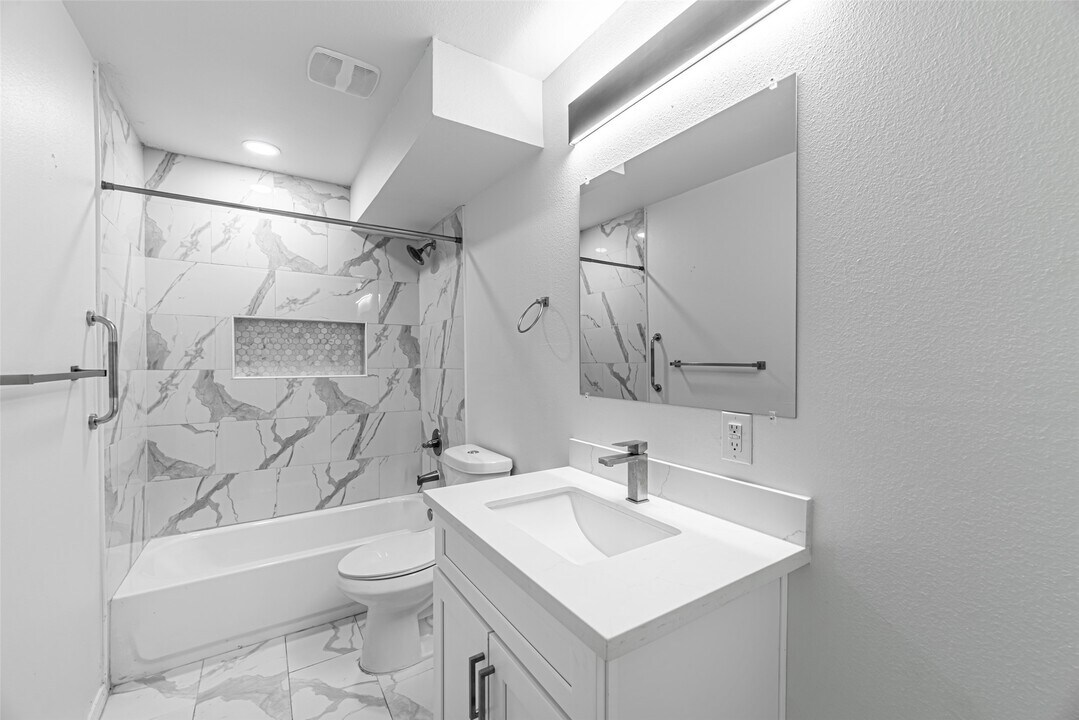 9711 Linkmeadow Ln in Houston, TX - Building Photo