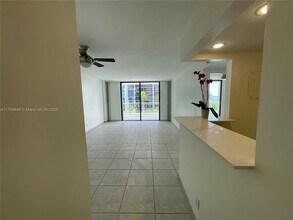 200 SE 15th Rd in Miami, FL - Building Photo - Building Photo