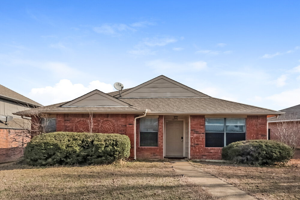 12713 Hilltop Dr in Balch Springs, TX - Building Photo