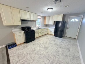 504 Fontenot Rd in Lake Charles, LA - Building Photo - Building Photo