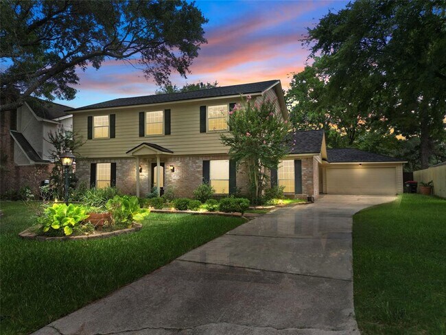 8214 Roebourne Ln in Houston, TX - Building Photo - Building Photo