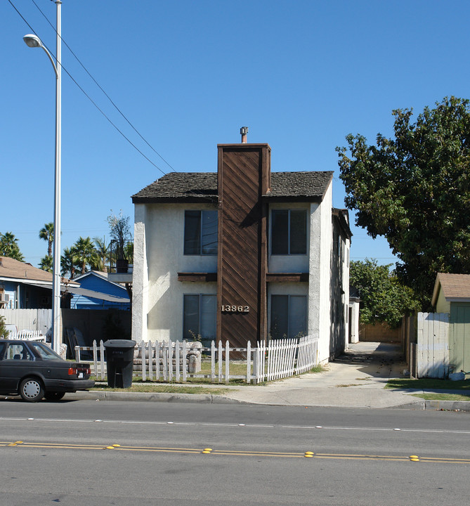 13862 Edwards St in Westminster, CA - Foto de edificio