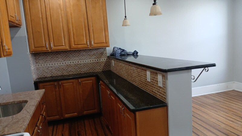 342-352 S 52nd St in Philadelphia, PA - Building Photo