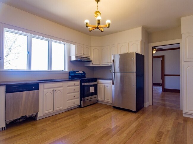 38 Hayes St in Arlington, MA - Building Photo - Building Photo