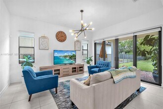 1052 SW 113th Way in Pembroke Pines, FL - Building Photo - Building Photo