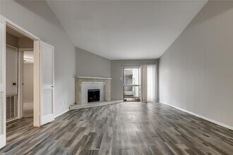 9707 Richmond Ave. in Houston, TX - Foto de edificio - Building Photo