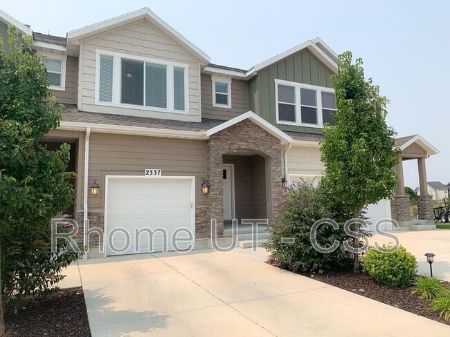 property at 2337 W Cresthaven Ln