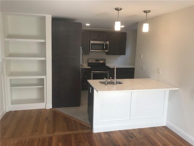 445 Broadway in Newport, RI - Building Photo - Building Photo