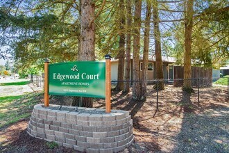 Edgewood Apartments in Lakewood, WA - Building Photo - Building Photo