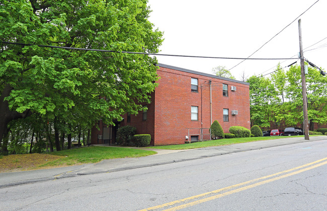 162 Summer St in Waltham, MA - Foto de edificio - Building Photo