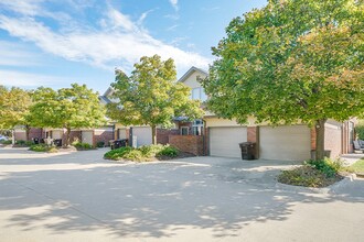 Southwind Villas in La Vista, NE - Foto de edificio - Building Photo