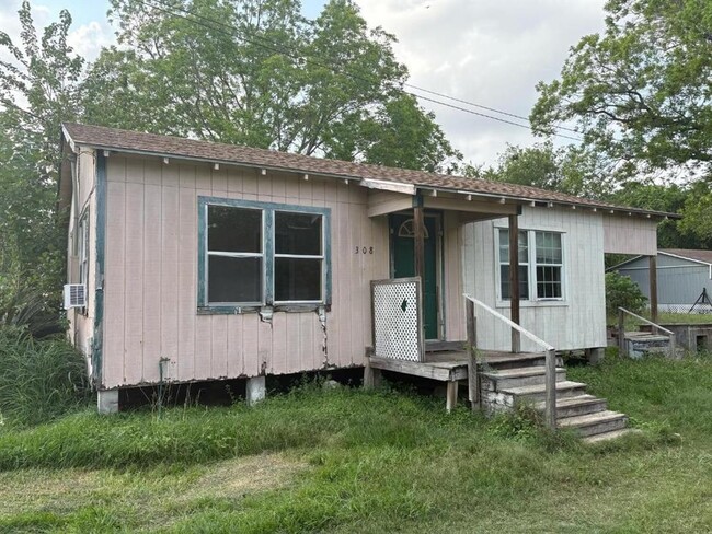 property at 308 N Kleas St