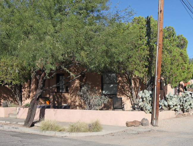 936-938 N Olsen Ave in Tucson, AZ - Foto de edificio - Building Photo