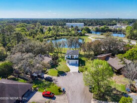 2121 Broadwater Dr in Jacksonville, FL - Building Photo