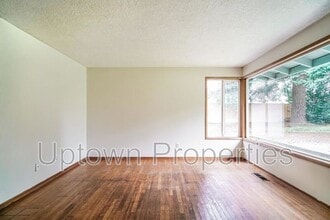 9370 SW Killarney Ln in Tualatin, OR - Building Photo - Building Photo