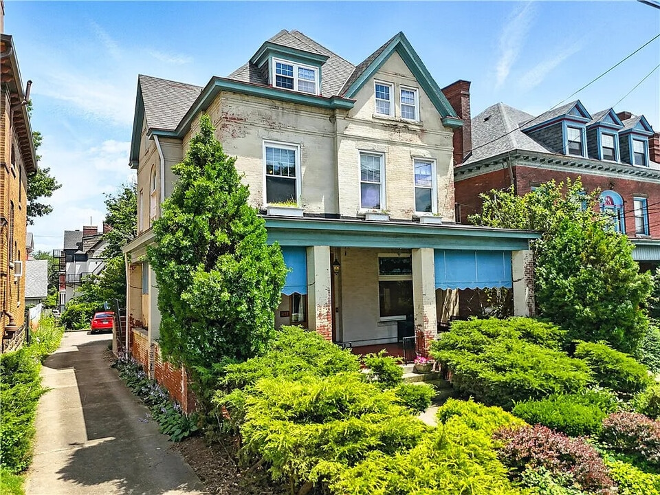 451 S Atlantic Ave, Unit Apt 1 in Pittsburgh, PA - Building Photo