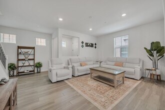 9310 Mystic Lake Alley in Sacramento, CA - Building Photo - Building Photo