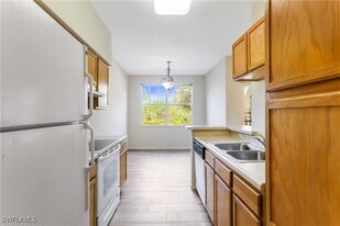 7960 Preserve Cir in Naples, FL - Building Photo