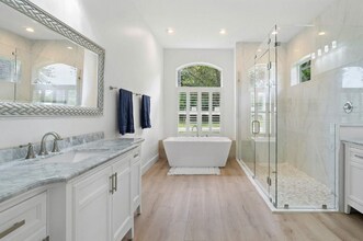8369 SE Island Way in Jupiter, FL - Building Photo - Building Photo