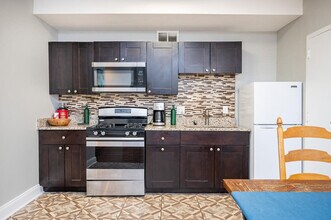 215 Piedmont Ave NE in Atlanta, GA - Foto de edificio - Building Photo