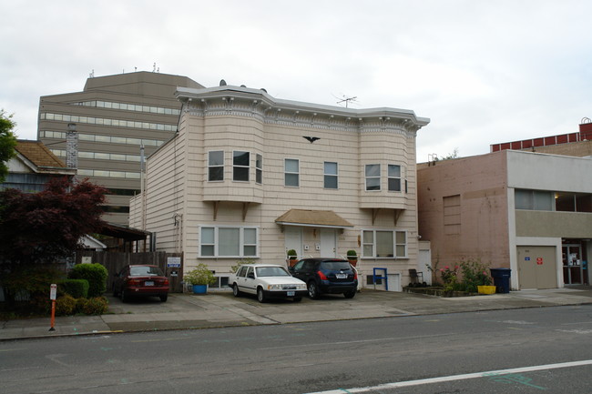 1984-1986 SW 5th Ave in Portland, OR - Building Photo - Building Photo