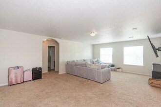 8311 Bay Oaks Dr in Baytown, TX - Foto de edificio - Building Photo