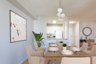 The Maplewoods in Mississauga, ON - Building Photo - Building Photo