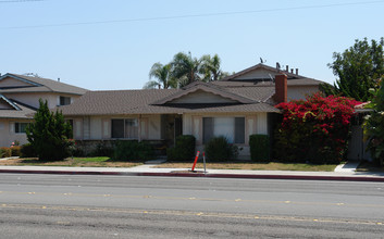 16662 Goldenwest St in Huntington Beach, CA - Building Photo - Building Photo