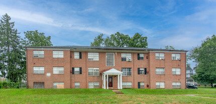 Groveland House Apartments in Baltimore, MD - Foto de edificio - Building Photo