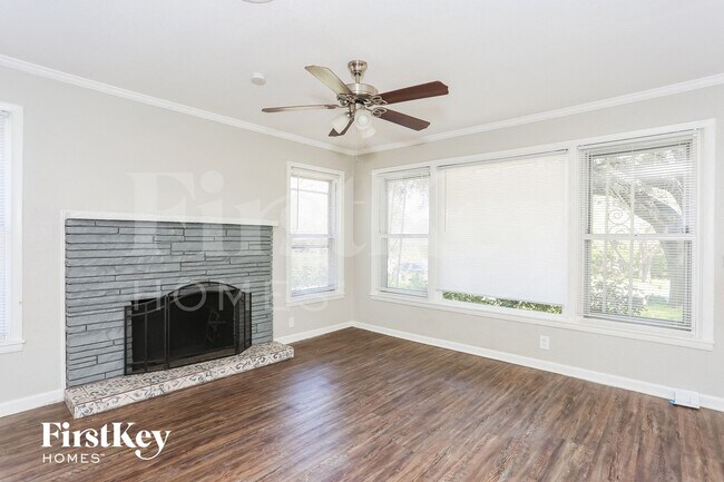 1624 Oakland Blvd in Fort Worth, TX - Foto de edificio - Building Photo