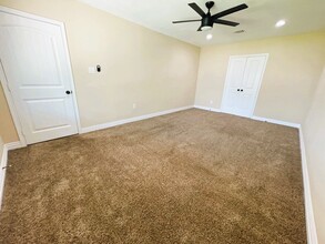 24514 Sunny Glen Dr in Huffman, TX - Building Photo - Building Photo