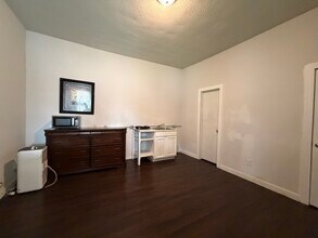 1211 W Park Ave in Orange, TX - Building Photo - Building Photo