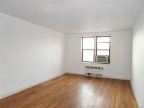 84-19 51st Ave-Unit -4E in Queens, NY - Foto de edificio - Building Photo