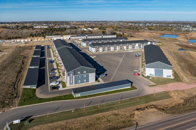 Split Rock Village Apartments & Townhomes in Sioux Falls, SD - Building Photo - Building Photo