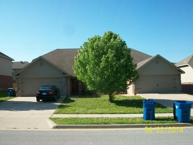 property at 3103 SW Deerfield Blvd