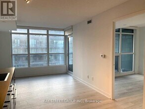 80 Queens Wharf Rd in Toronto, ON - Building Photo - Building Photo