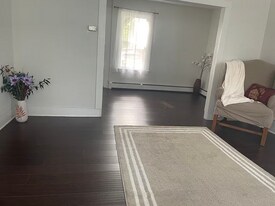 27-29 Snell St, Unit 27 Snell Street in Sturbridge, MA - Building Photo