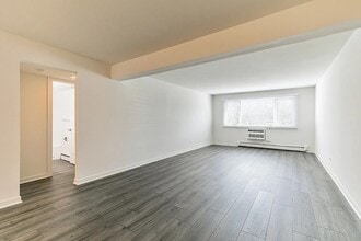 705 S Milwaukee Ave in Libertyville, IL - Building Photo - Building Photo