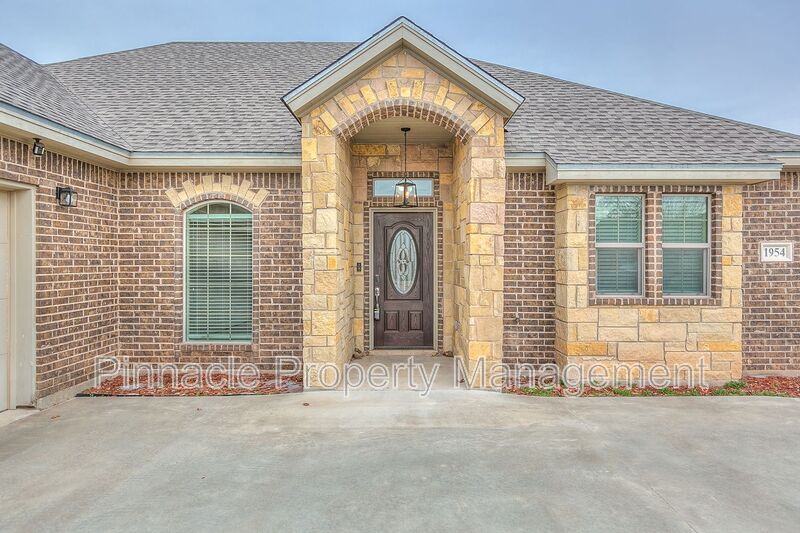 1954 Pine Valley St in San Angelo, TX - Building Photo