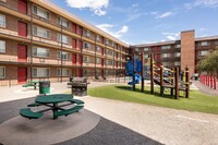 Meridian Garden Apartments in Denver, CO - Foto de edificio - Building Photo