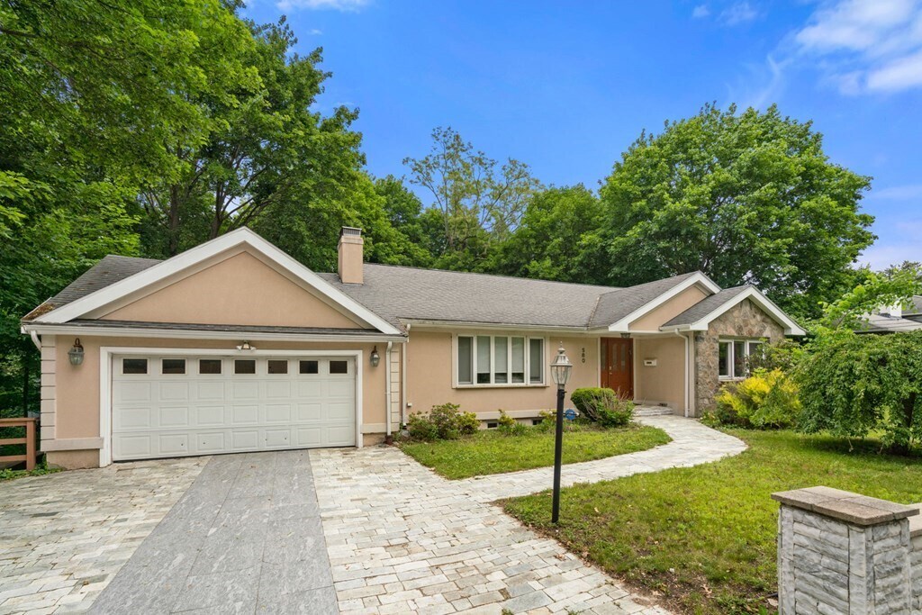 580 Dedham St, Unit 1 in Newton, MA - Building Photo