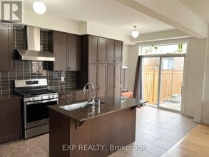 2 Littlewood Dr in Whitby, ON - Building Photo - Building Photo