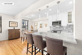 30 E 9th St in New York, NY - Building Photo - Building Photo