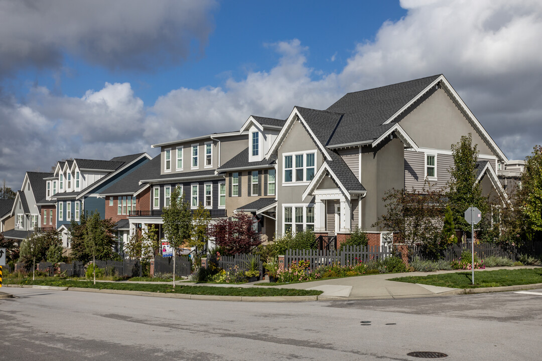 Latimer Heights in Langley, BC - Building Photo