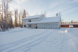 3660 Regius Ave in North Pole, AK - Building Photo